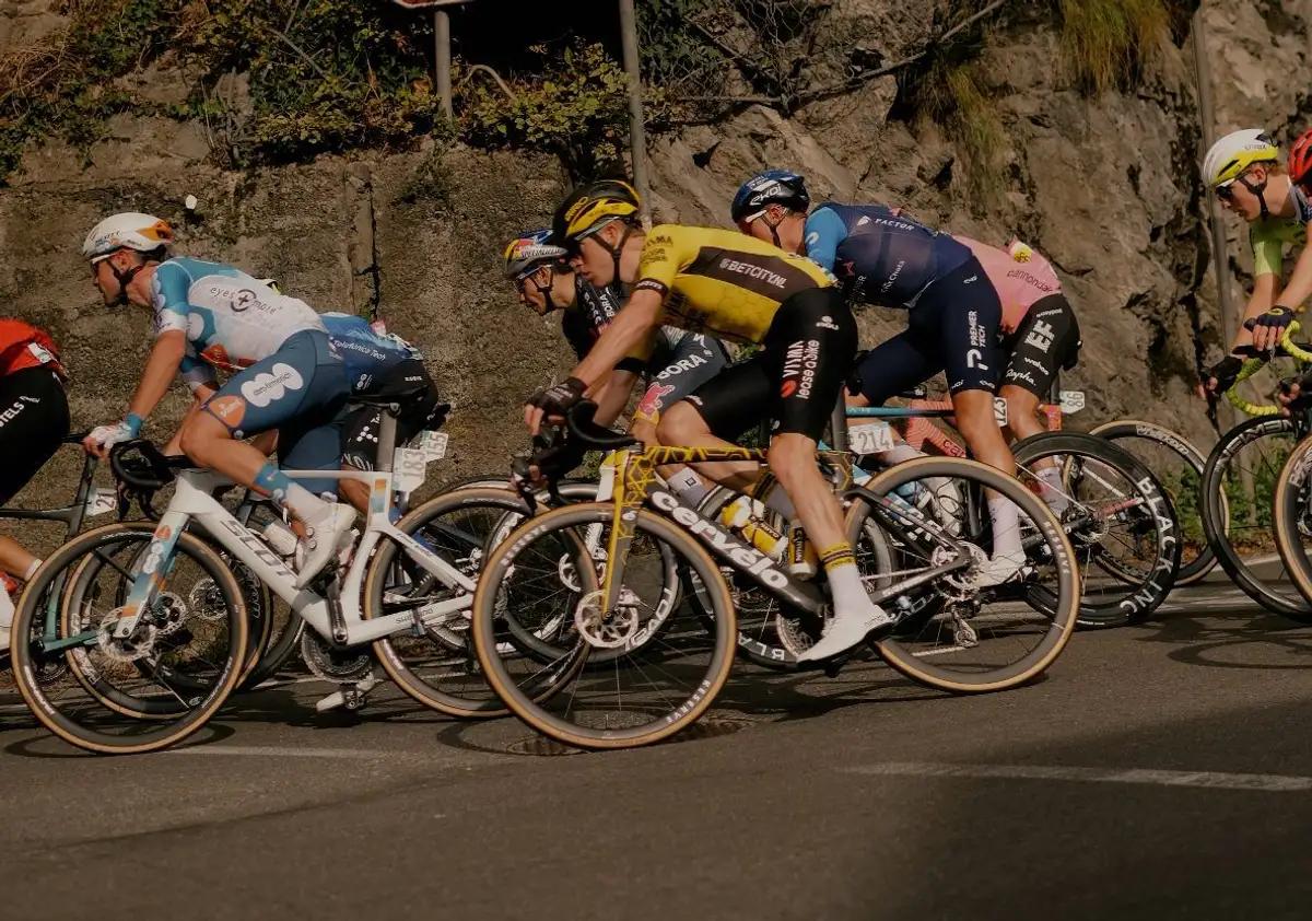 Drömupplevelsen på Il Lombardia – Vilda och Therese fick följa cykelproffsen bakom kulisserna